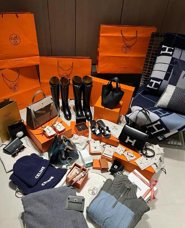伊犁伊宁县回收奢侈品鞋服.jpg